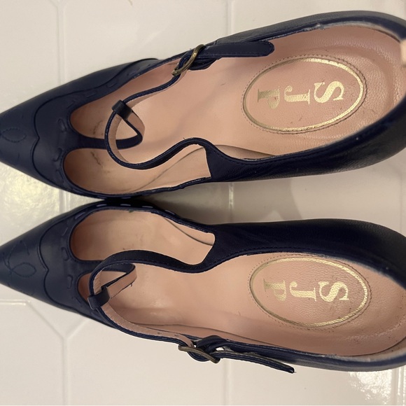 SJP Sarah Jessica Parker Blythe Navy Heel 38 1/2 (38.5) size 8 - Picture 8 of 15